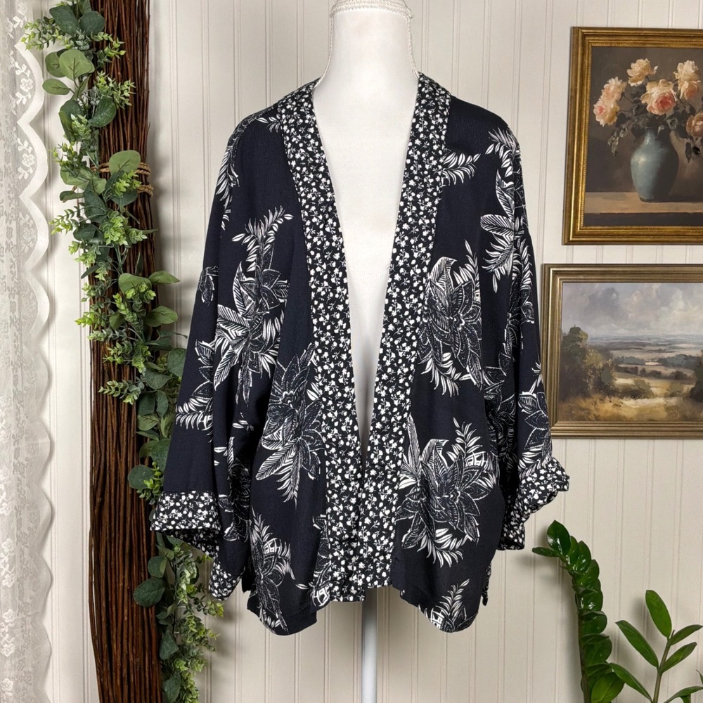 VICI Kimono‎ Cardigan Womens Small Black Excellent Floral Open Front FT3119